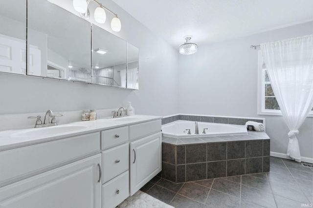 278 S Cross Creek Way, Columbia City, IN 46725