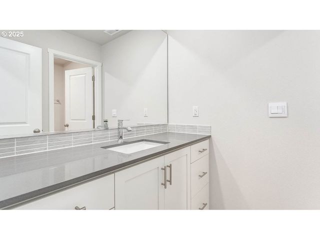 1992 Aspen Ln, Forest Grove, OR 97116