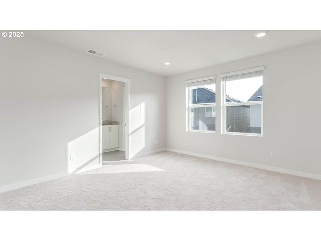 1992 Aspen Ln, Forest Grove, OR 97116