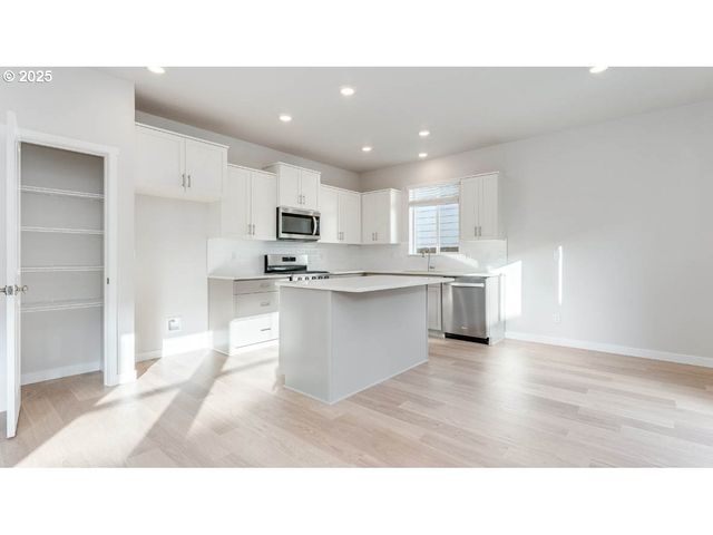 1992 Aspen Ln, Forest Grove, OR 97116