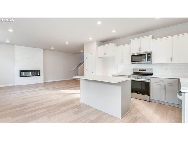 1992 Aspen Ln, Forest Grove, OR 97116