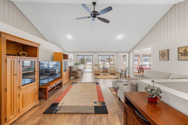 9673 Lake Drive, Morton Twp, MI 49332