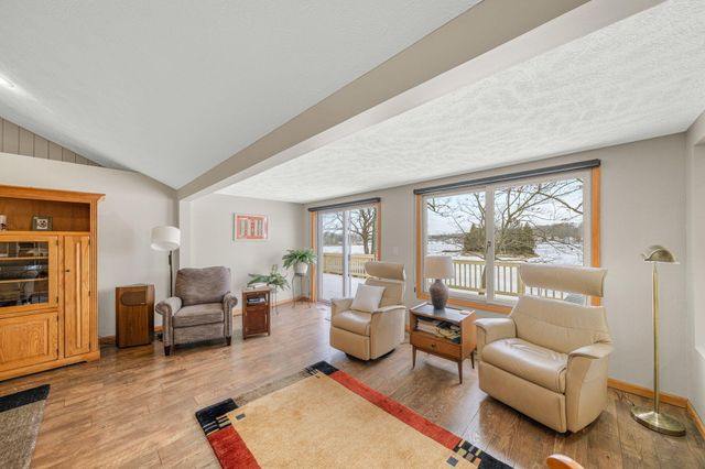 9673 Lake Drive, Morton Twp, MI 49332