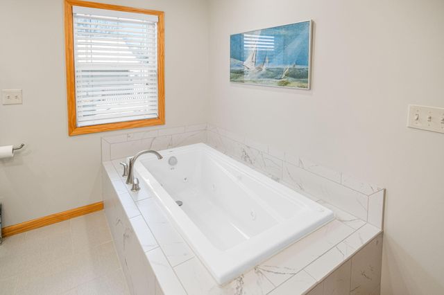 9673 Lake Drive, Morton Twp, MI 49332