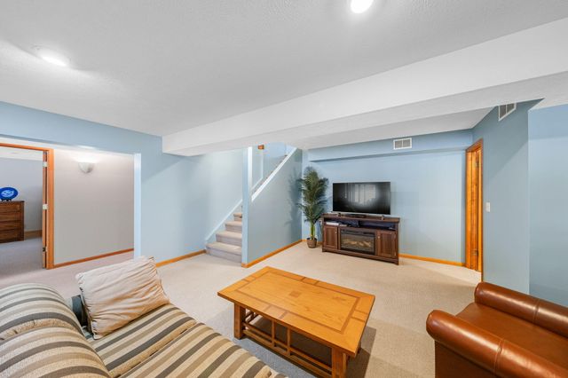 9673 Lake Drive, Morton Twp, MI 49332