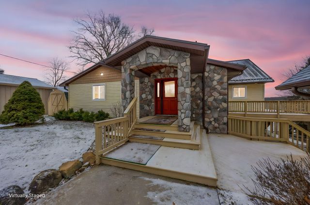 9673 Lake Drive, Morton Twp, MI 49332