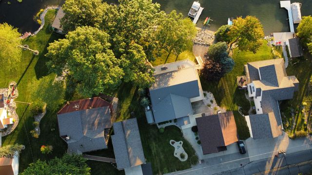 9673 Lake Drive, Morton Twp, MI 49332