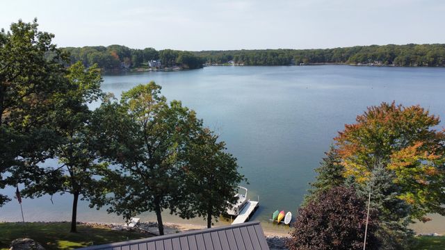 9673 Lake Drive, Morton Twp, MI 49332