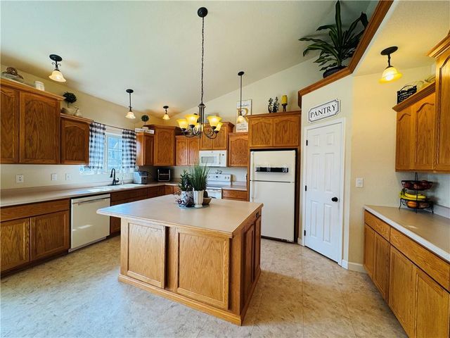 1160 ANDREW Drive, Maryville, MO 64468