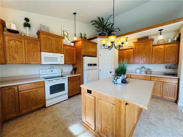 1160 ANDREW Drive, Maryville, MO 64468