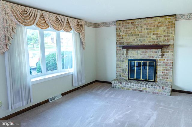 670 DIETZ RD, York, PA 17402