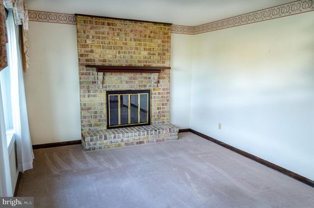 670 DIETZ RD, York, PA 17402