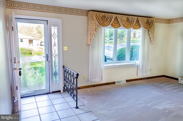 670 DIETZ RD, York, PA 17402