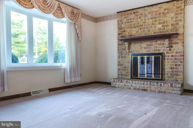 670 DIETZ RD, York, PA 17402