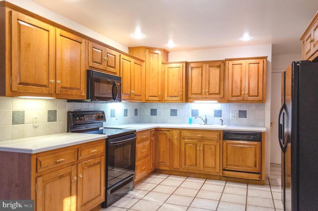 670 DIETZ RD, York, PA 17402