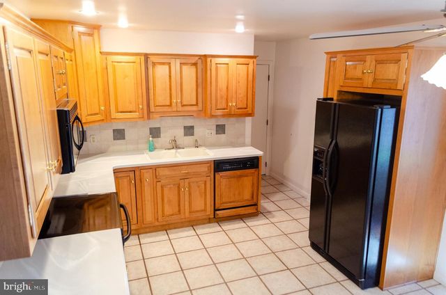 670 DIETZ RD, York, PA 17402