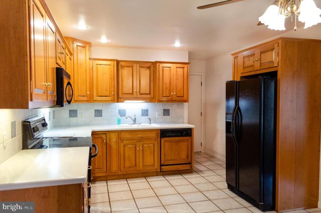 670 DIETZ RD, York, PA 17402