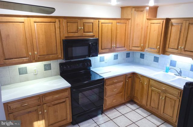 670 DIETZ RD, York, PA 17402