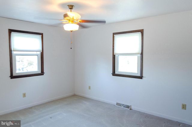 670 DIETZ RD, York, PA 17402