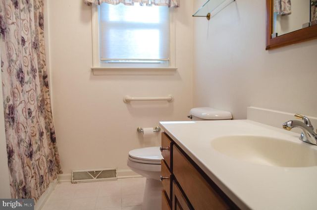 670 DIETZ RD, York, PA 17402