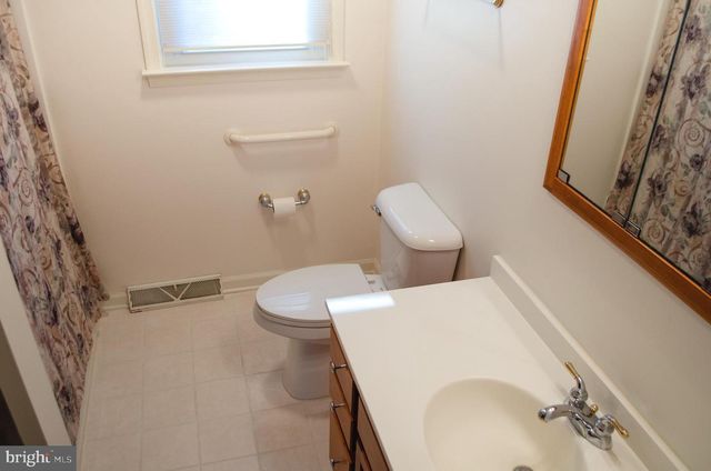 670 DIETZ RD, York, PA 17402