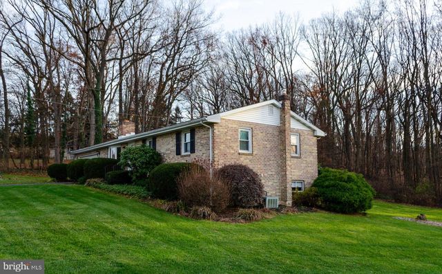 670 DIETZ RD, York, PA 17402