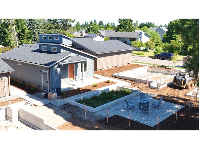 12270 Meadowlawn Dr, Oregon City, OR 97045