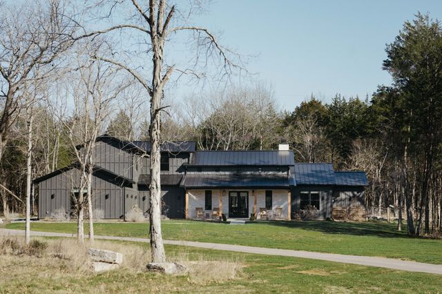 2195 Carpenter Bridge Rd, Columbia, TN 38401