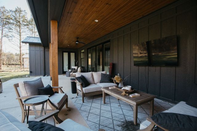 2195 Carpenter Bridge Rd, Columbia, TN 38401