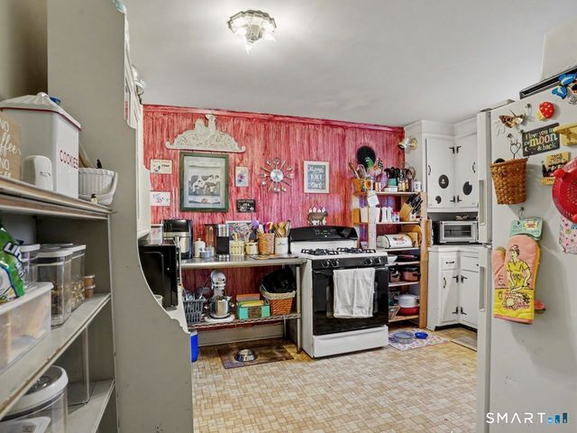 2 North Forest Circle, West Haven, CT 06516