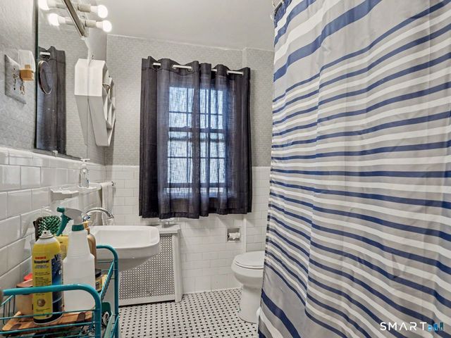 2 North Forest Circle, West Haven, CT 06516