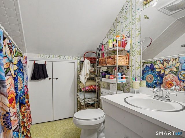 2 North Forest Circle, West Haven, CT 06516