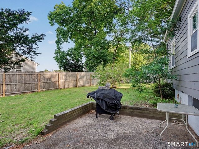 2 North Forest Circle, West Haven, CT 06516