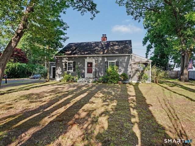 2 North Forest Circle, West Haven, CT 06516