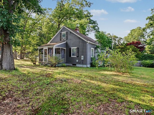2 North Forest Circle, West Haven, CT 06516
