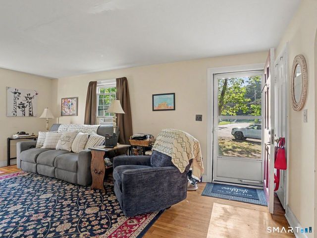 2 North Forest Circle, West Haven, CT 06516