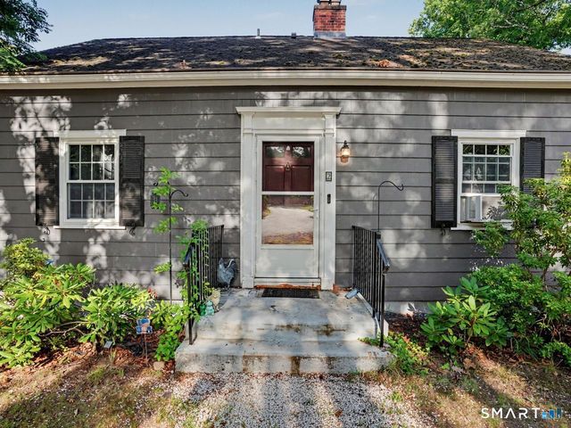 2 North Forest Circle, West Haven, CT 06516