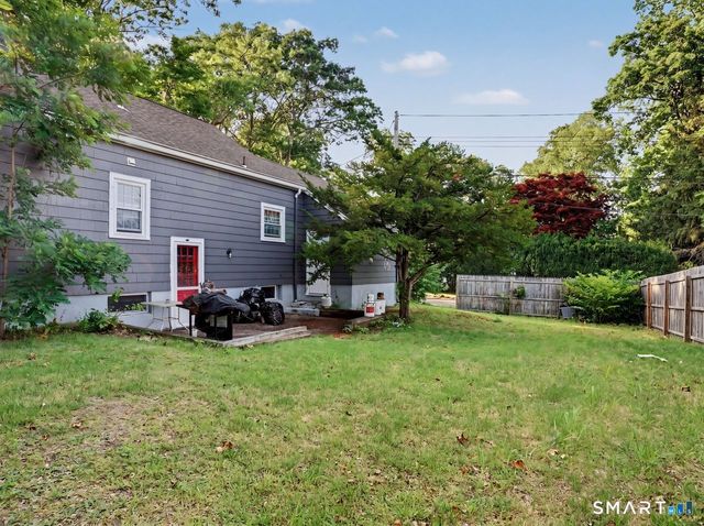 2 North Forest Circle, West Haven, CT 06516
