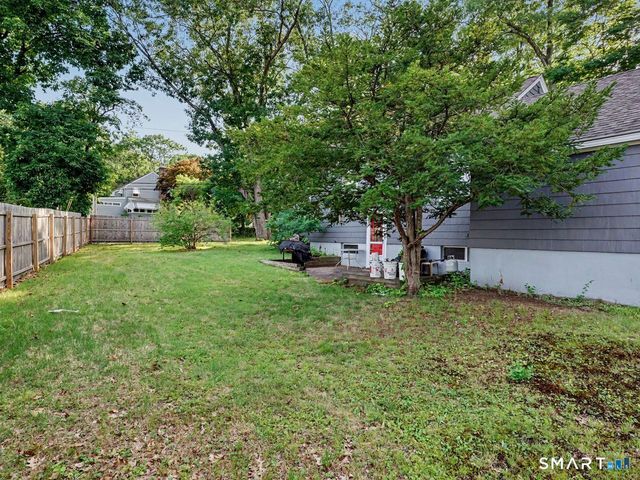 2 North Forest Circle, West Haven, CT 06516