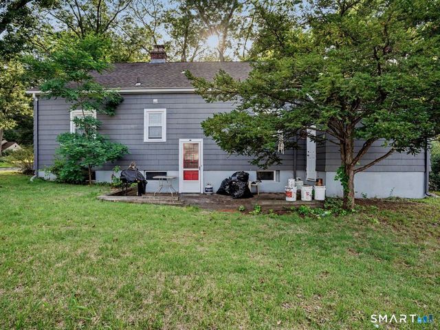 2 North Forest Circle, West Haven, CT 06516