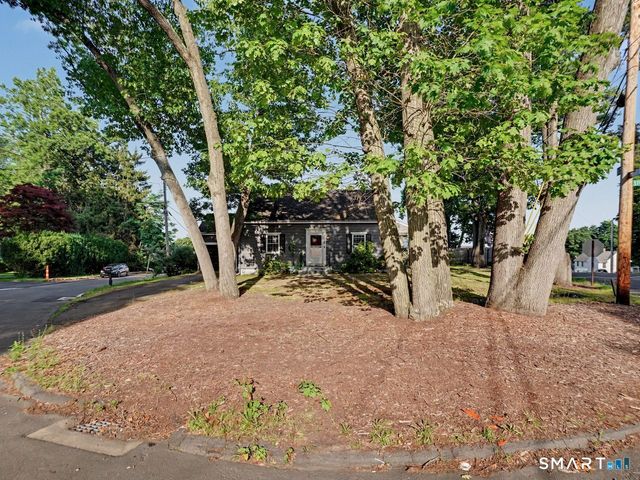 2 North Forest Circle, West Haven, CT 06516