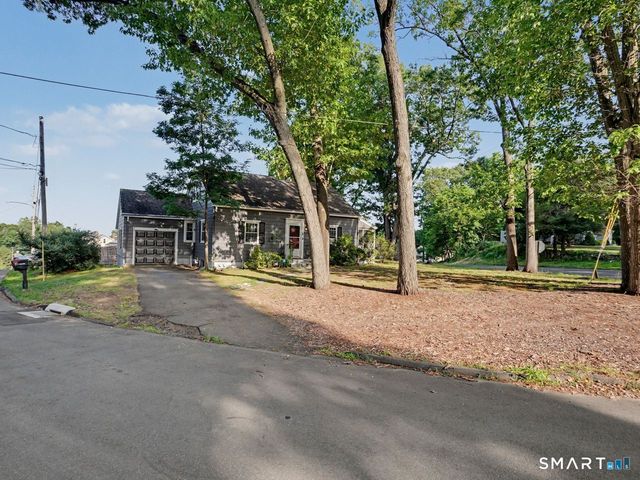 2 North Forest Circle, West Haven, CT 06516