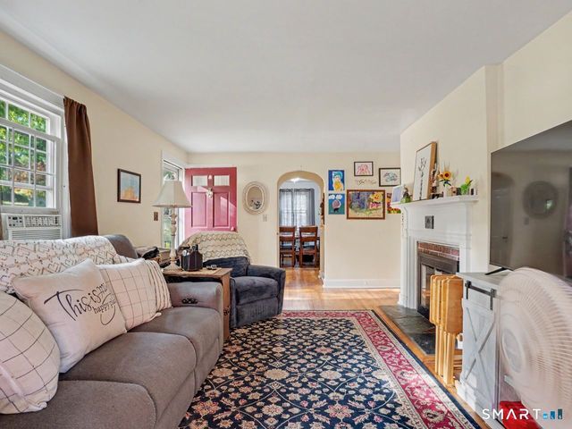 2 North Forest Circle, West Haven, CT 06516