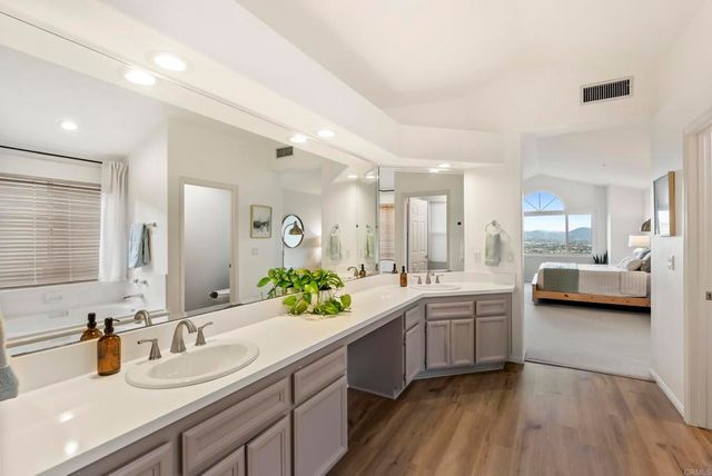 2219 View Crest Glen, Escondido, CA 92026