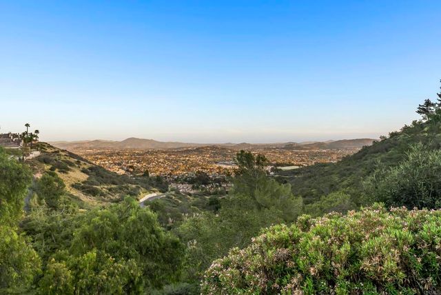 2219 View Crest Glen, Escondido, CA 92026