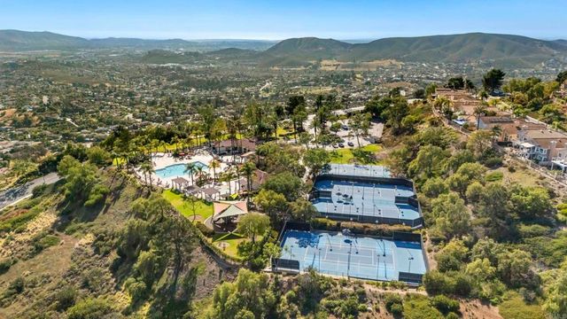 2219 View Crest Glen, Escondido, CA 92026
