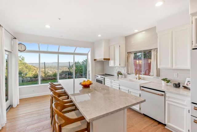 2219 View Crest Glen, Escondido, CA 92026