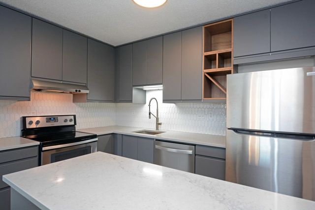 66 9th Street E 2512, Saint Paul, MN 55101