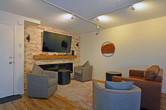 66 9th Street E 2512, Saint Paul, MN 55101