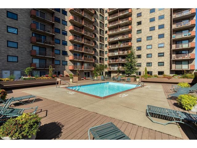 66 9th Street E 2512, Saint Paul, MN 55101